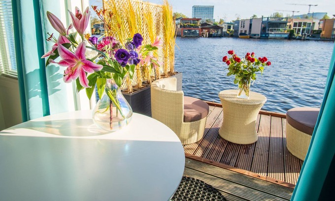 Westlandgracht Boat Rental | Houseboat – wake up with great view!