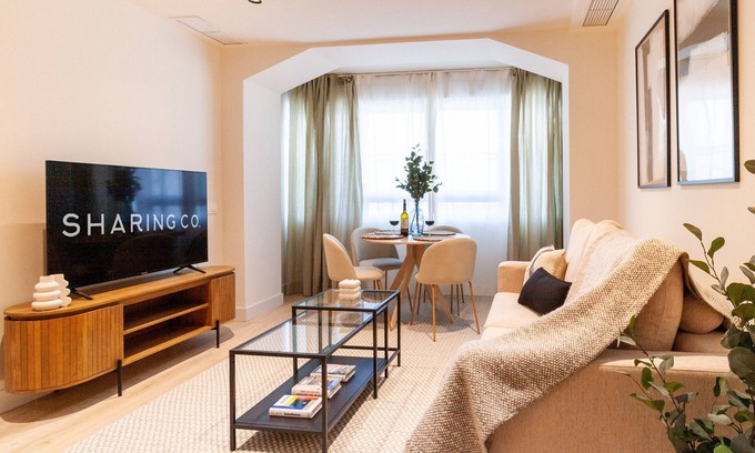 Nueva Espana Apartment | Housing Castellana 30 by Sharing Co
