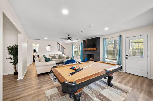 Ponderosa Forest House | Houston Getaway Yard Bbq Game Room Sleep 16