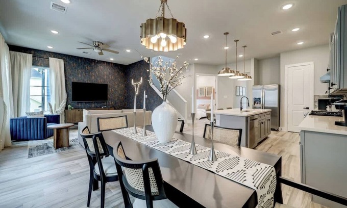 Greater Heights House | Houston Luxury Haven – Near Downtown