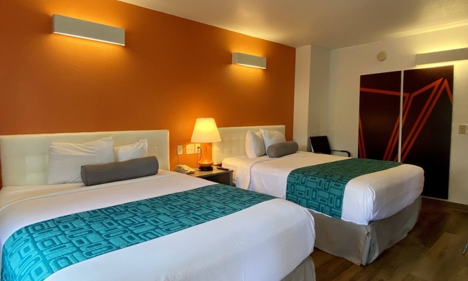 Lake George Hotel | Howard Johnson by Wyndham Lake George