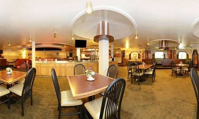 Fair Plain Hotel | Howard Johnson by Wyndham Benton Harbor/St. Joseph