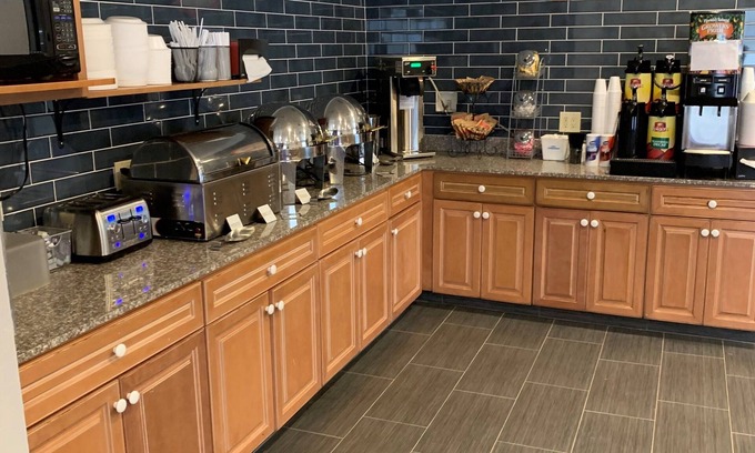 Central Oklahoma City Hotel | Howard Johnson by Wyndham Oklahoma City Airport/Fairgrounds