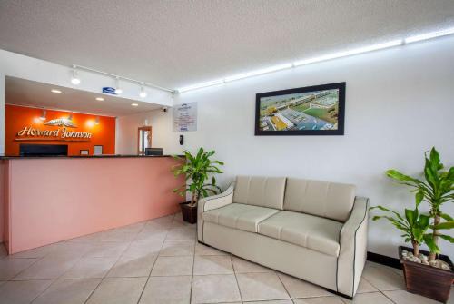 Vero Beach Hotel | Howard Johnson by Wyndham Vero Beach/I-95