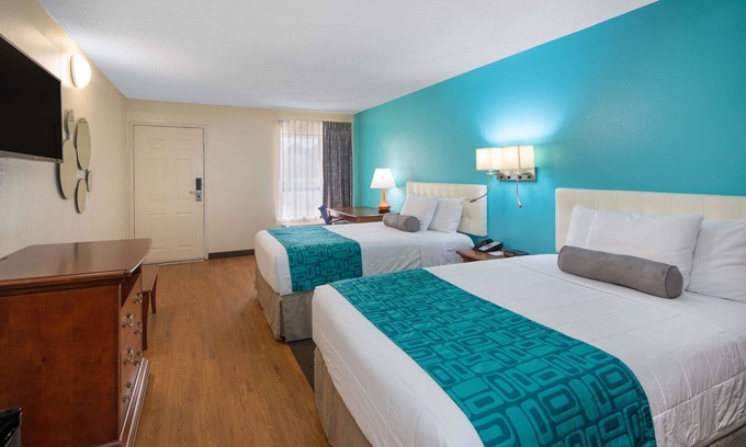 Savannah Hotel | Howard Johnson by Wyndham Savannah GA