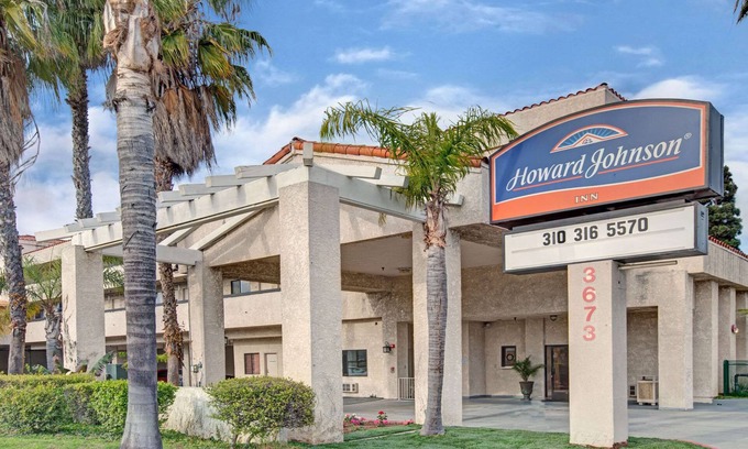 Delthorne Hotel | Howard Johnson by Wyndham Torrance