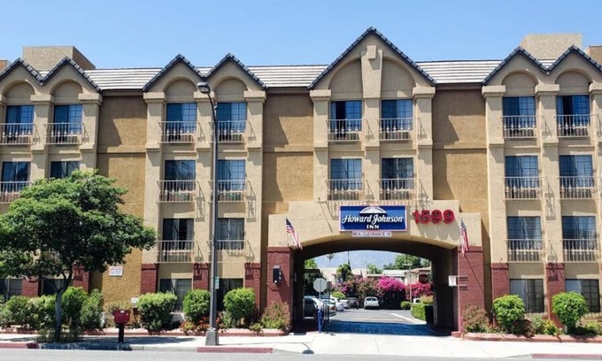 Pasadena Hotel | Howard Johnson by Wyndham Pasadena