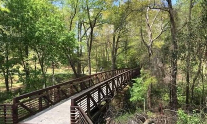 Athens House | Howe Cottage, pet friendly, short walk to downtown