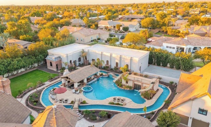 Cactus Acres House | HÓZHÓ Luxe | Lazy River | Indoor Pickleball