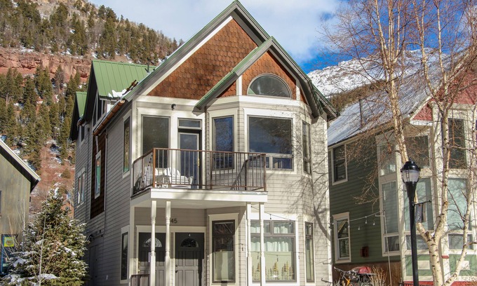 Telluride Apartment | Hruza Hideout by AvantStay | Walkable Location + Free Ski Shuttle, Mountain View
