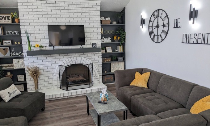 Taylorsville House | HTUB/GAME-ROOM/GaragePKNG/Backyard/Centrally located
