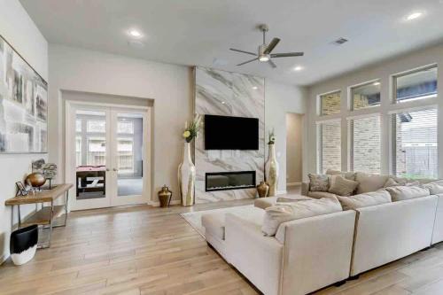 Richmond House | HTX Luxe Vibes w Private Pool & Spa - Perfect 4 Groups & Family