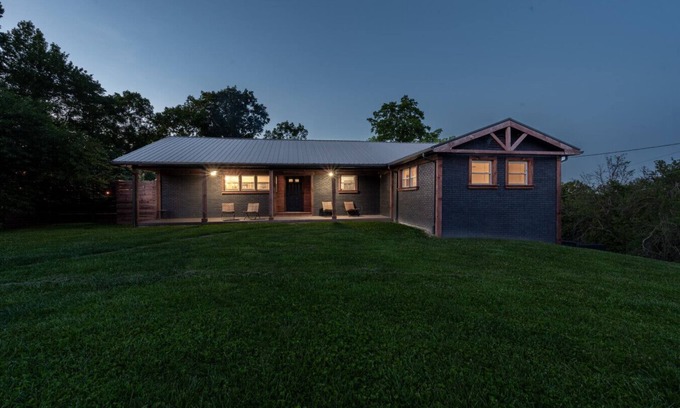 Pine Ridge Apartment | Huckleberry Arch