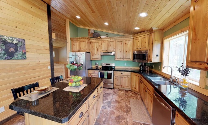 Island Park Cabin | Huckleberry Hideaway* Free Wifi, Satellite TV, Bbq Grill, 25 Mins To Yellowstone