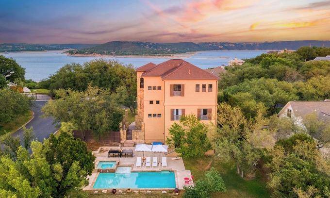 Travis Landing House | Hudson by AvantStay | W/Beautiful Views, Multiple Living Areas, Pool & Games