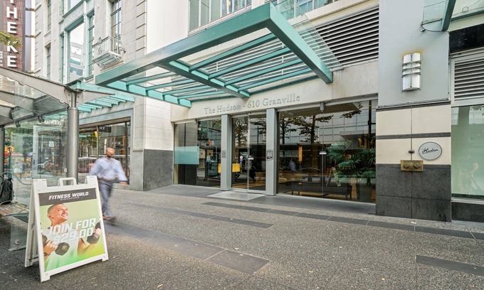 Central Condo | Hudson Central: Sleeps 5+Office+Gym+Parking