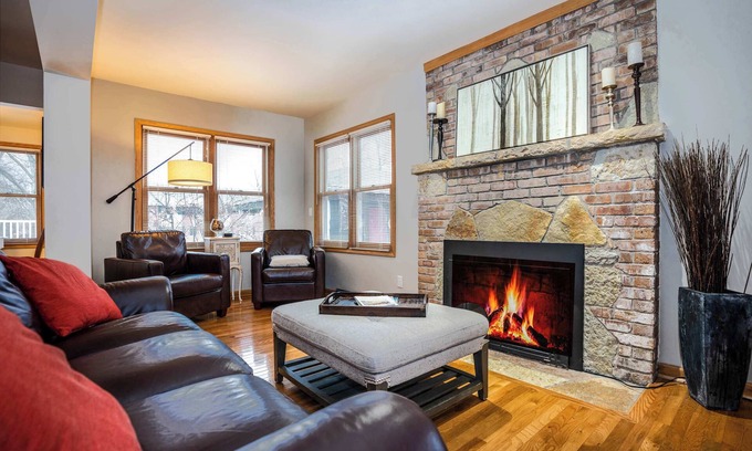 Lake Geneva House | Huemann’s Haven | Spacious 3 BR Close to Downtown