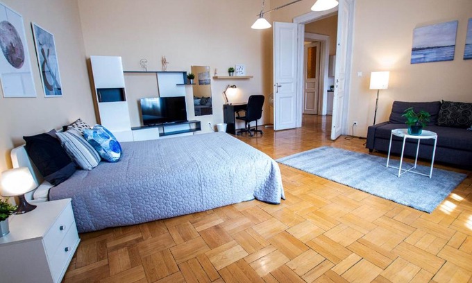 Jozsefvaros Apartment | Huge 5 rooms Apartment in Budapest city center