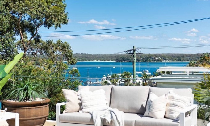 Sydney House | Huge Bayside Luxury Resort-Style Home with Pool