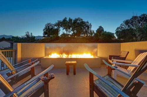 Colorado Springs House | Huge Epic Views 2 Rooftop Lounges Prime Area