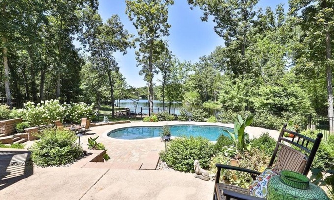 Innsbrook House | Huge home on large private lake with private pool. Six Bedrooms, Sleeps 14.