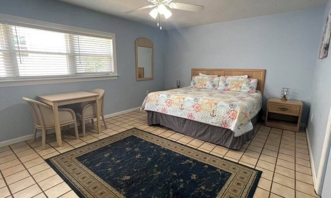 Steinhatchee House | Huge house with a private pool!