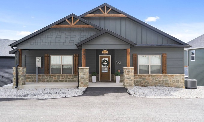 Indian Point House | Huge Lakeview Getaway w/Fun Arcades, Ping Pong Free Silver Dollar City Tickets Community Amenities!