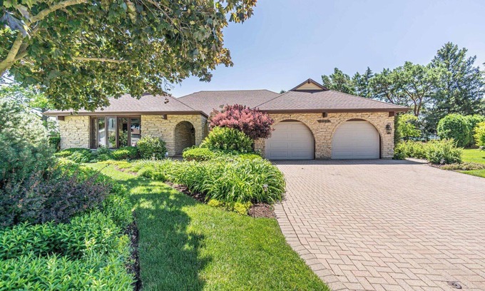 Schaumburg House | Huge Schaumburg 5 br/3.5ba w/bonus rooms/office