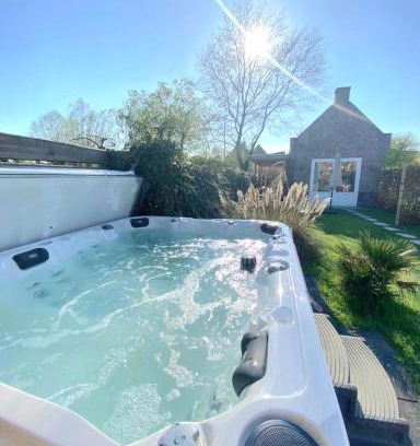 Zuid-Scharwoude House | Huisje Suus, inclusief jacuzzi, kano en kajak