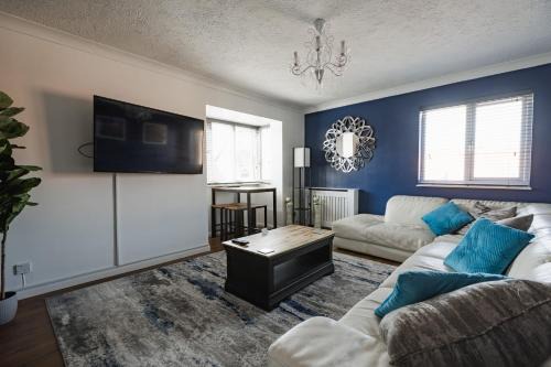 Hull Old Town Apartment | Hullidays - 'Old School Penthouse' Trinity Square