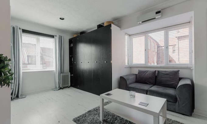 Hull Old Town Apartment | Hullidays - Trinity Studio Apt.