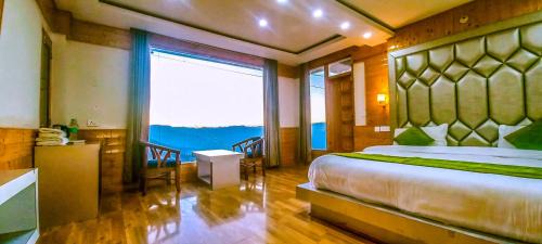 Theog House | Humble Holiday Home Kufri S H I M L A with Lawn and Amazing View