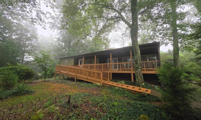 Bryant Cabin | Hummingbird Cabin with a private hot tub!