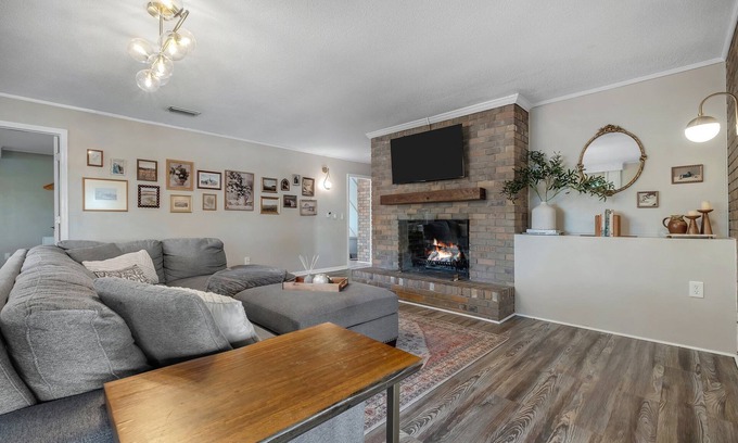 San Luis House | HUMMINGBIRD HAUS 6 Bedrooms Mid-Century 2-Unit Home 2 Kitchens
