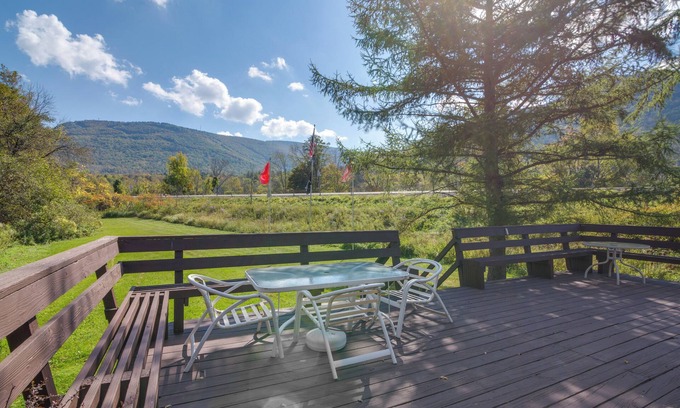 Hunter House | Hunter Hideaway w/Yard & Deck: 3 Mi to Ski Slopes