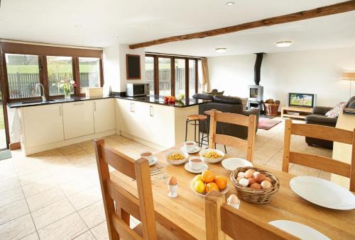 Honiton House | Hunters Moon