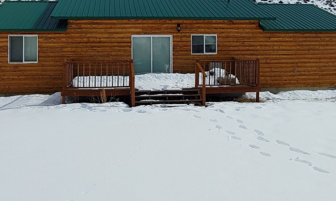 Salmon Cabin | Hunting ~n~ Hooks Getaway