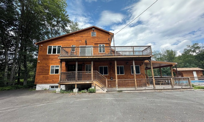 Sullivan County House | Hurleyville Spacious Getaway