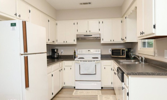 Oxford Cabin | Hurricane Hideaway - Cabin 1