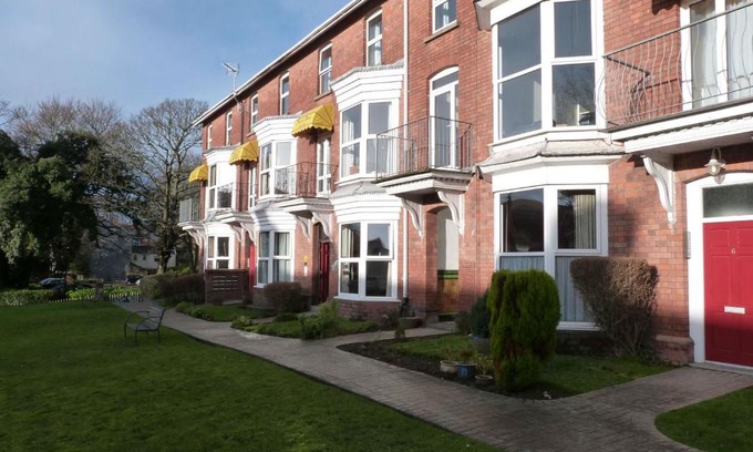 Uplands Bed & Breakfast | Hurst Dene Aparthotel