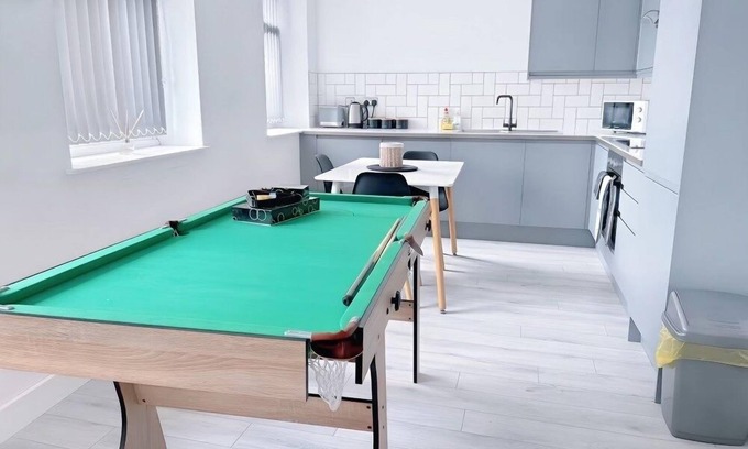 Hull Old Town Apartment | HushHavenHull-SLEEP 4| Wifi+Netflix| SnookerTable