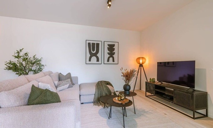 Ostend Apartment | Huswell - Beautiful apartment with parking close to the sea