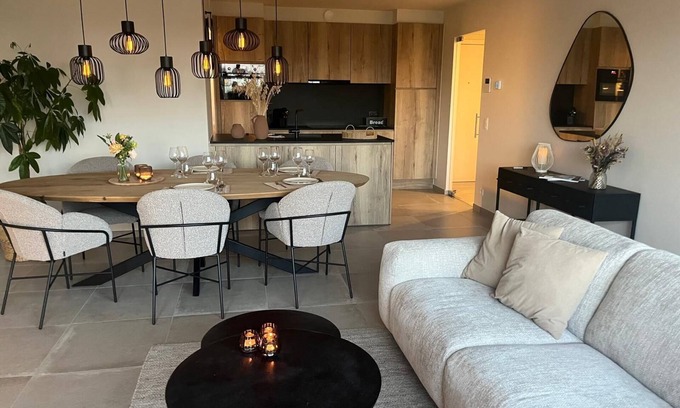 Ostend City Centre Apartment | HUSWELL - The Waves - Sand