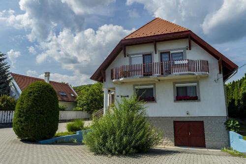 Balatonfured House | Huszár Vendégház