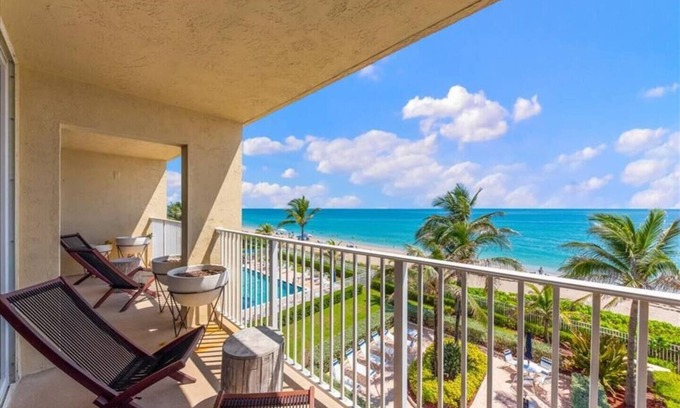 Hutchinson Island South Condo | Hutchinson Island,BeachFront,Heated Pool, Balcony, Top Floor, Amazing View