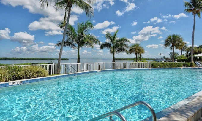 Whitney Beach Condo | HVC #203 - Spa/Pool - Private Paradise on LBK!