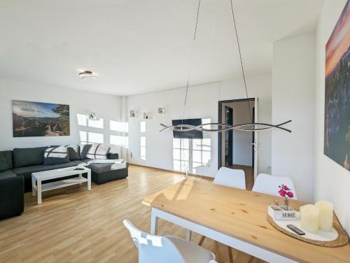 Sebnitz Apartment | HW2B - Urlaubsmagie - Wohlfühlwohnung mit Balkon, Pool, Sauna & Terrasse