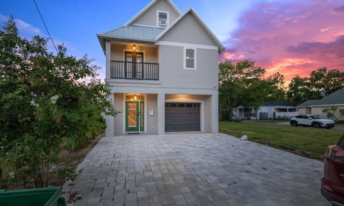 Hyde Park House | Hyde Park Tampa 4BR Walk to Hyde Park Village!