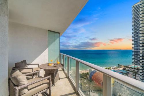 Hollywood South Central Beach Apartment | HydeHotel 2BED Lux Condo Ocean View Resort