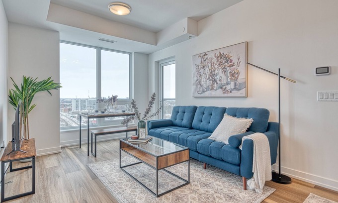 Kitchener Apartment | Hydropool Spa HotTub/Bowling Alley/Patio/BBQ/Games - Gorgeous Corner Condo